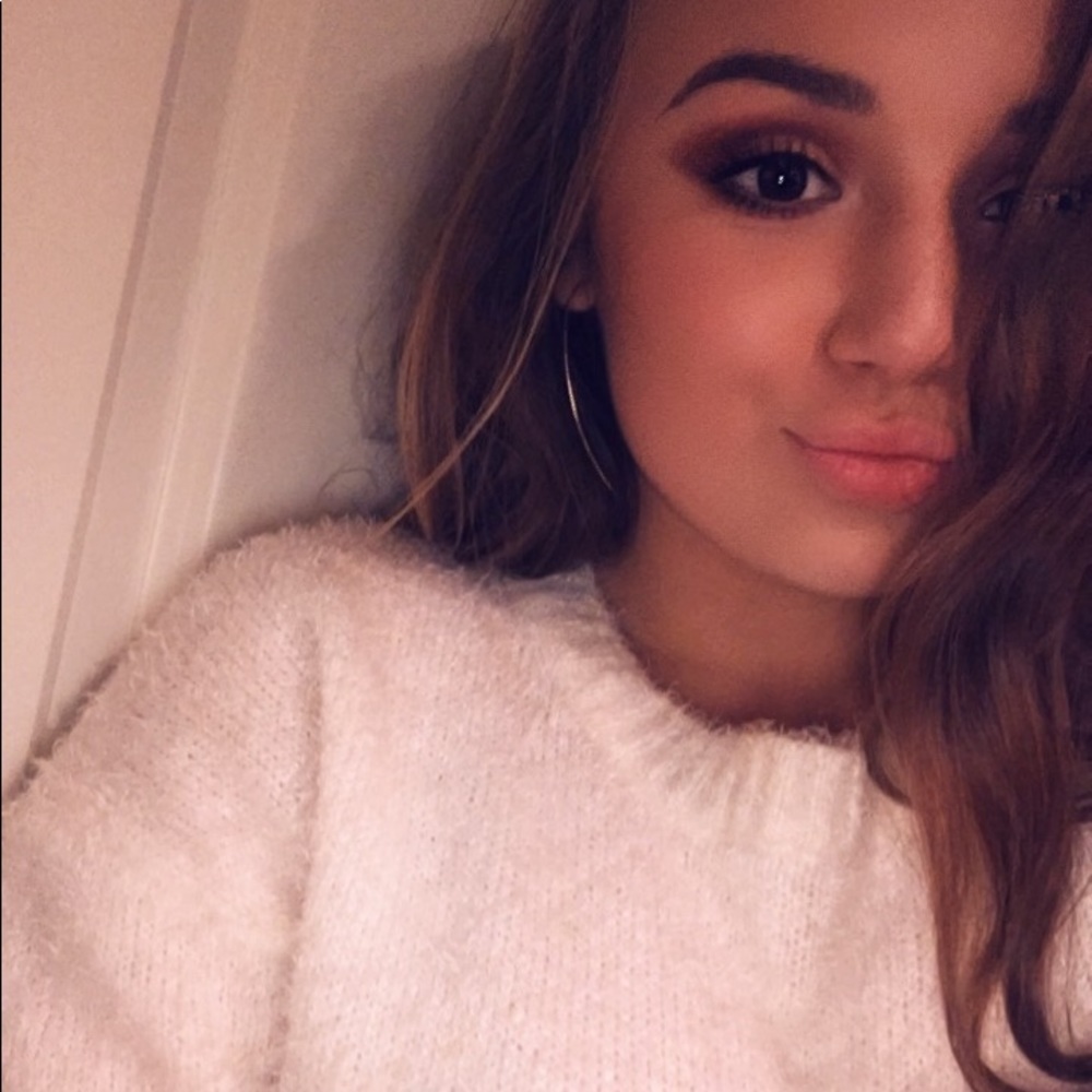 Meet your Posher, Olivia